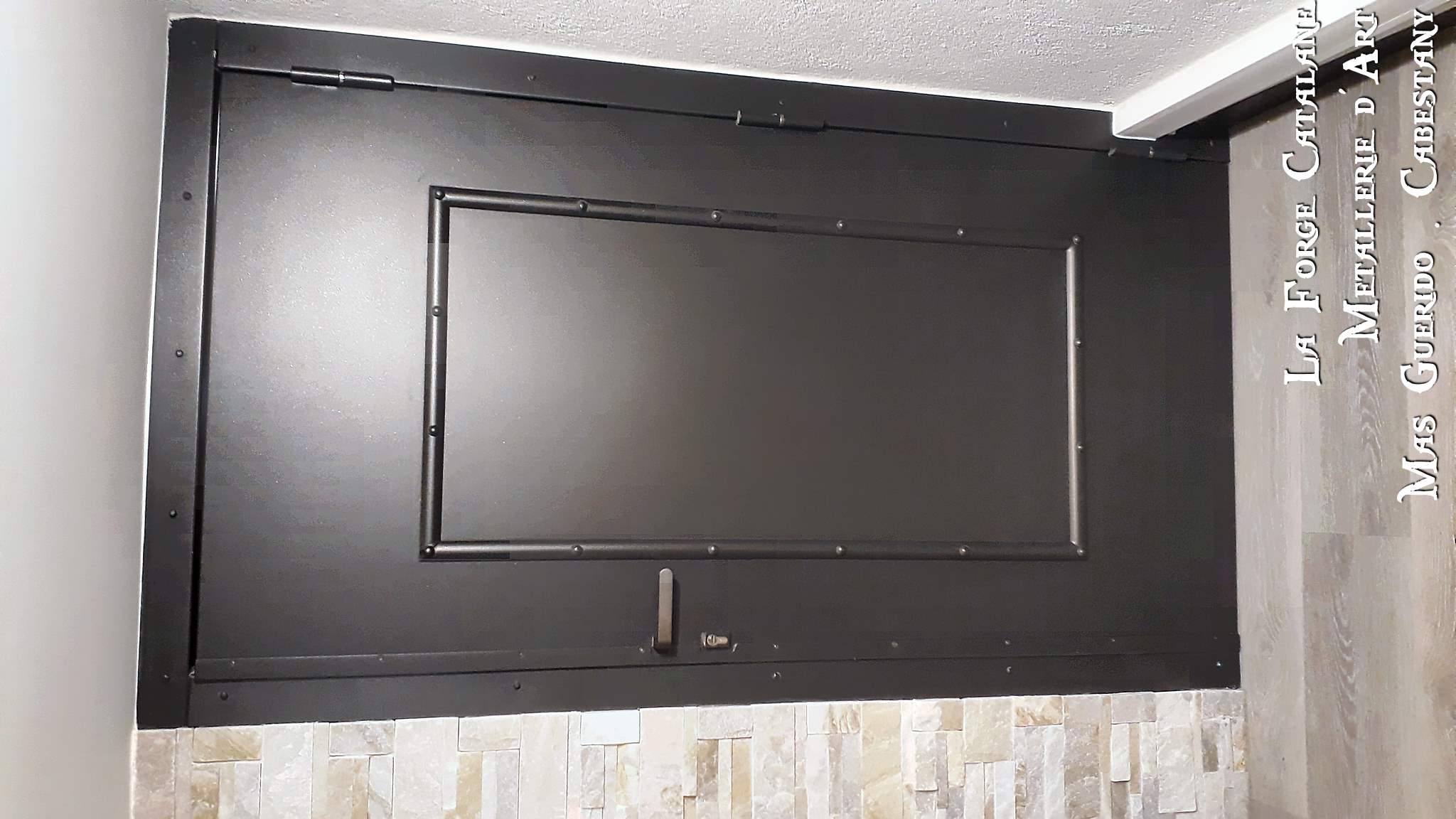 porte en fer rivet apparent forge catalane.jpg